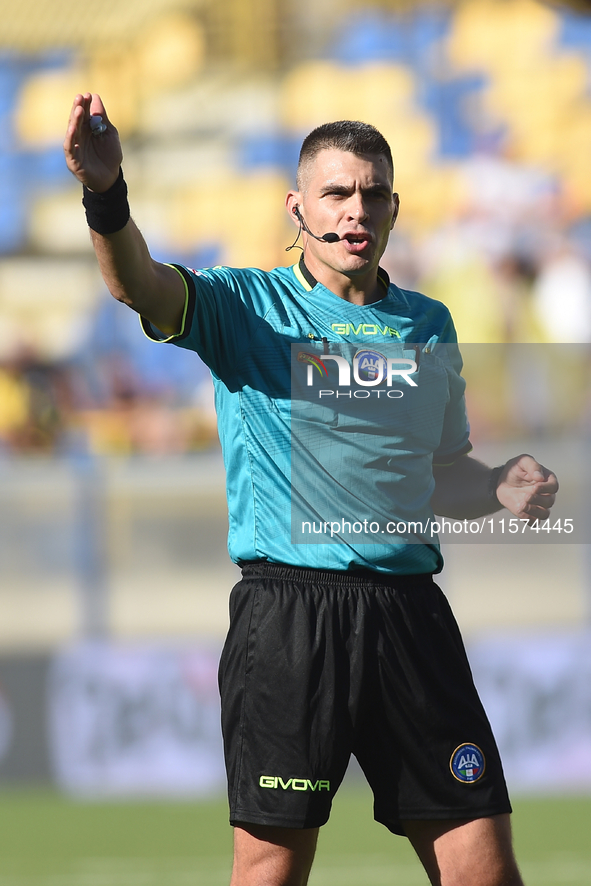 Referee Simone Sozza during the Serie B match between SS Juve Stabia and Palermo FC at Stadio Romeo Menti Castellammare Di Stabia Italy on 1...