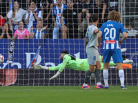 Antonio Sivera plays during the match between RCD Espanyol and Deportivo Alaves, corresponding to week 5 of LaLiga EA Sports, at the RCDE St...