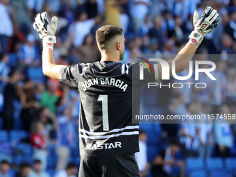 Joan Garcia plays during the match between RCD Espanyol and Deportivo Alaves, corresponding to week 5 of LaLiga EA Sports, at the RCDE Stadi...