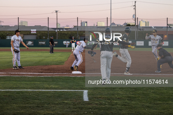 The Oakland Ballers (1) beat the Yolo High Wheelers (0) in game 2 (round 1) of the Pioneer Baseball League's playoffs in Oakland, Calif., on...