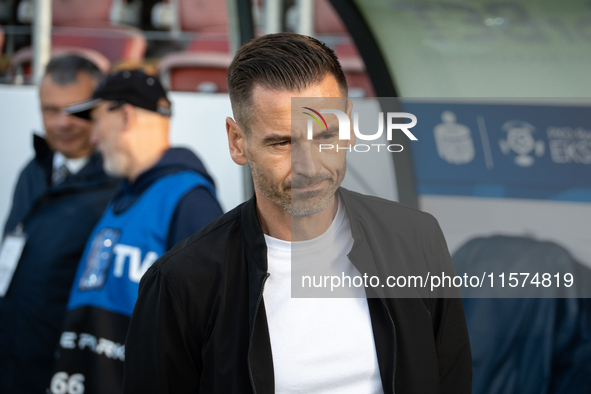 Coach Robert Kolendowicz during the game between KS Cracovia and Pogon Szczecin in Krakow, Poland, on September 14, 2024. PKO BP Ekstraklasa...