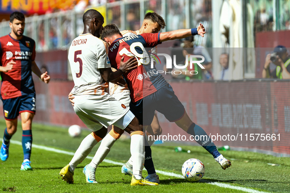 Evan Ndicka of Roma contrasts Andrea Pinamonti of Genoa during the Serie A ENILIVE 24/25 match between Genoa CFC and AS Roma at Stadio Luigi...