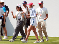 GAINESVILLE, VIRGINIA - SEPTEMBER 14: Nelly Korda of the United States walks with America actress Jessica Alba at the first tee during Day T...