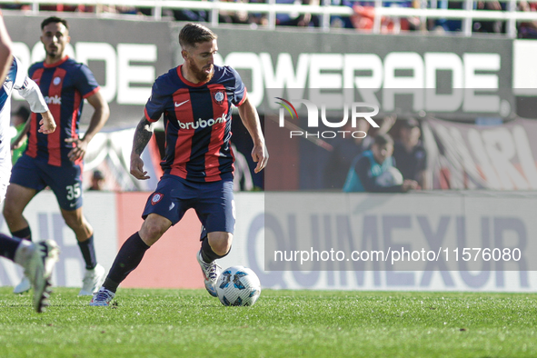 Iker Muniain of San Lorenzo plays the ball during a match between San Lorenzo and Velez as part of Copa de la Liga 2024 at Estadio Pedro Bid...