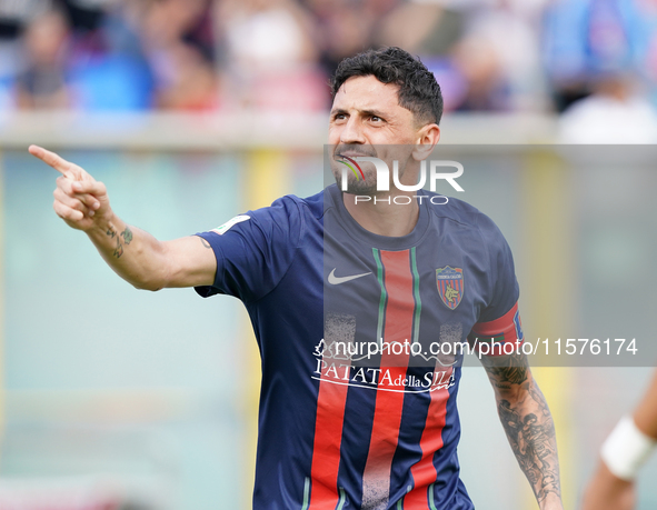 Tommaso D'Orazio of Cosenza celebrates a goal during the Serie B match between Cosenza and Sampdoria at the Stadio ''Gigi Marulla'' in Cosen...