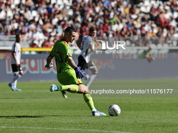 Wladimiro Falcone during the Serie A 2024-2025 match between Torino and Lecce in Torino, Italy, on September 15, 2024 