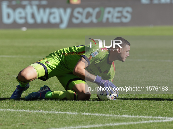 Wladimiro Falcone during the Serie A 2024-2025 match between Torino and Lecce in Torino, Italy, on September 15, 2024 