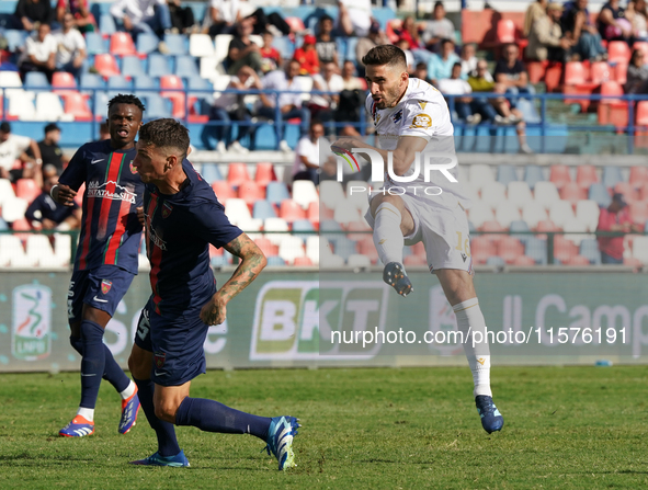 Fabio Borini of UC Sampdoria is in action during the Serie B match between Cosenza and Sampdoria at the Stadio ''Gigi Marulla'' in Cosenza,...