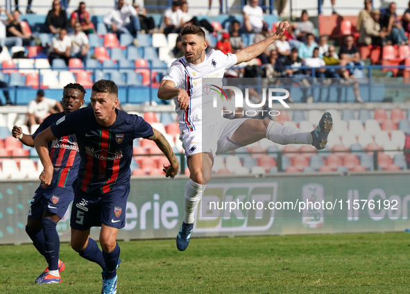 Fabio Borini of UC Sampdoria is in action during the Serie B match between Cosenza and Sampdoria at the Stadio ''Gigi Marulla'' in Cosenza,...