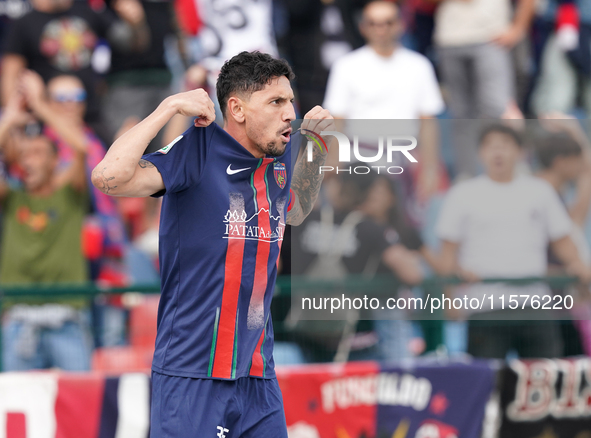 Tommaso D'Orazio of Cosenza celebrates a goal during the Serie B match between Cosenza and Sampdoria at the Stadio ''Gigi Marulla'' in Cosen...