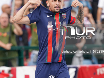 Tommaso D'Orazio of Cosenza celebrates a goal during the Serie B match between Cosenza and Sampdoria at the Stadio ''Gigi Marulla'' in Cosen...