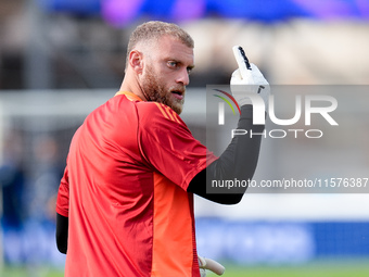 Michele Di Gregorio of Juventus FC gestures during the Serie A Enilive match between Empoli FC and Juventus FC at Stadio Carlo Castellani on...