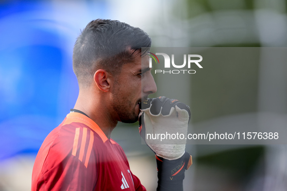 Mattia Perin of Juventus FC looks on during the Serie A Enilive match between Empoli FC and Juventus FC at Stadio Carlo Castellani on Septem...