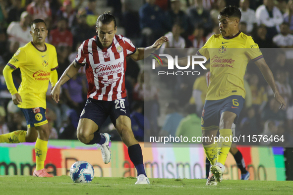 Fernando Gonzalez #28 of Chivas de Guadalajara drives the ball forward during the 17th round match of the Torneo de Apertura as part of the...