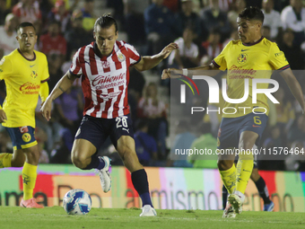 Fernando Gonzalez #28 of Chivas de Guadalajara drives the ball forward during the 17th round match of the Torneo de Apertura as part of the...