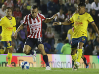 Fernando Gonzalez #28 of Chivas de Guadalajara drives the ball forward during the 17th round match of the Torneo de Apertura as part of the...