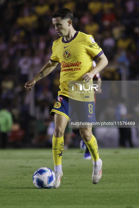 Alvaro Fidalgo #8 of America controls the ball during the 17th round match of the Torneo de Apertura as part of the Liga MX between Chivas d...