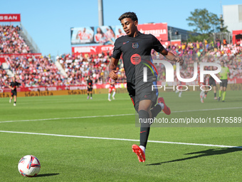 Lamine Yamal plays during the match between Girona FC and FC Barcelona, corresponding to week 5 of LaLiga EA Sports, at the Montilivi Stadiu...