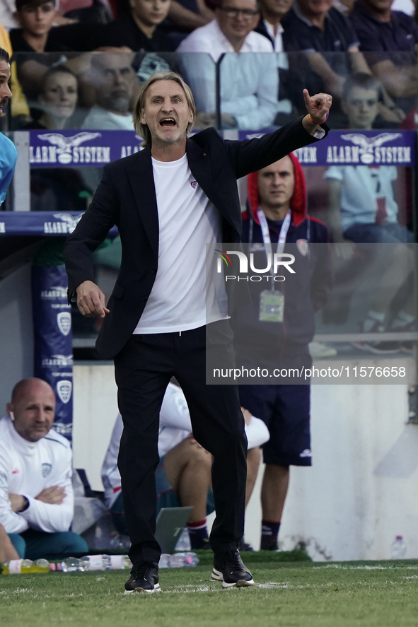 Davide Nicola coaches Cagliari Calcio during the Serie A TIM match between Cagliari Calcio and Napoli SSC in Italy on September 15, 2024 