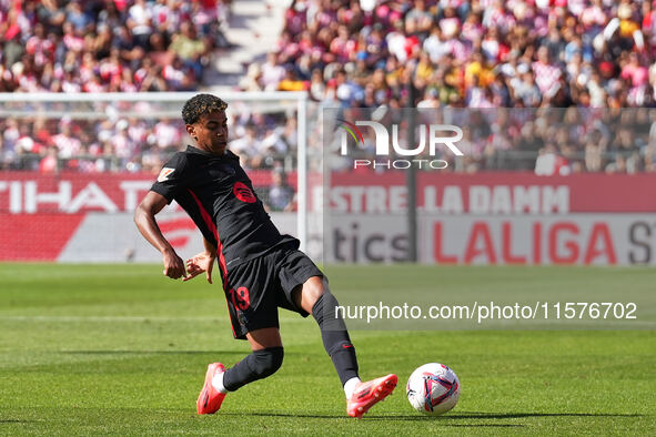 Lamine Yamal of FC Barcelona during the La Liga EA SPORTS match against Girona in Barcelona, Spain, on September 15, 2024 