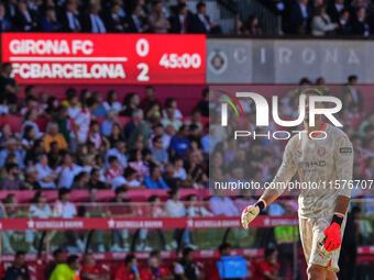 Paulo Gazzaniga of Girona during the La Liga EA SPORTS match against FC Barcelona on September 15, 2024 (