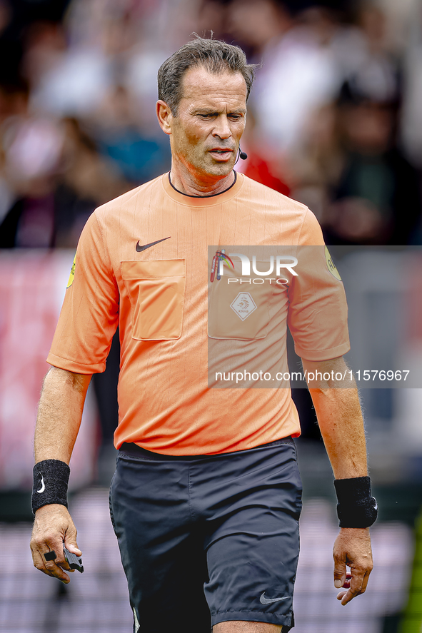 Referee Bas Nijhuis officiates the match between Willem II and RKC at the Koning Willem II stadium for the Dutch Eredivisie season 2024-2025...