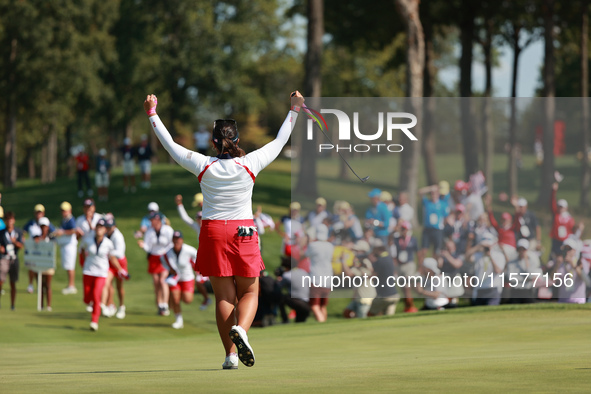 GAINESVILLE, VIRGINIA - SEPTEMBER 15: Lilia Vu of of Team USA celebrates her putt on the 18th green during single matches on Day Three of th...