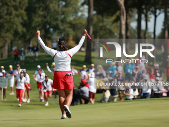 GAINESVILLE, VIRGINIA - SEPTEMBER 15: Lilia Vu of of Team USA celebrates her putt on the 18th green during single matches on Day Three of th...