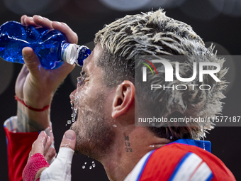 Rodrigo De Paul of Atletico de Madrid hydrates before the La Liga EA Sports 2024/25 football match between Atletico Madrid and Valencia CF a...