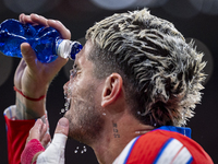 Rodrigo De Paul of Atletico de Madrid hydrates before the La Liga EA Sports 2024/25 football match between Atletico Madrid and Valencia CF a...