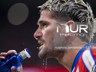 Rodrigo De Paul of Atletico de Madrid hydrates before the La Liga EA Sports 2024/25 football match between Atletico Madrid and Valencia CF a...