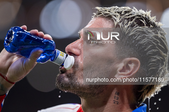 Rodrigo De Paul of Atletico de Madrid hydrates before the La Liga EA Sports 2024/25 football match between Atletico Madrid and Valencia CF a...