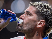 Rodrigo De Paul of Atletico de Madrid hydrates before the La Liga EA Sports 2024/25 football match between Atletico Madrid and Valencia CF a...