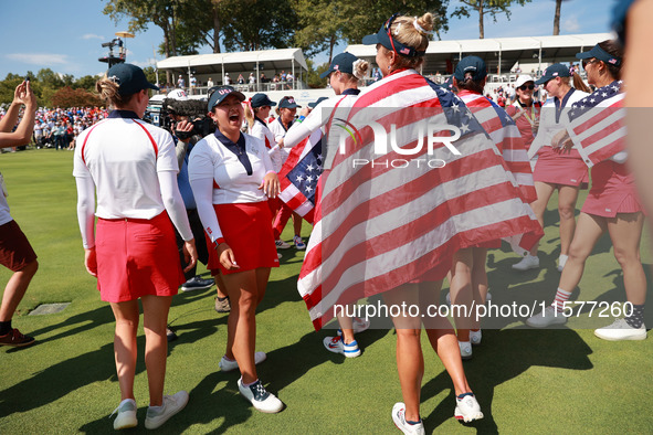 GAINESVILLE, VIRGINIA - SEPTEMBER 15: Team USA celebrate after winning during the Solheim Cup at Robert Trent Jones Golf Club on Sunday, Sep...