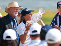 GAINESVILLE, VIRGINIA - SEPTEMBER 15: Captain Stacy Lewis of the United States kisses the trophy after winning the Solheim Cup at Robert Tre...