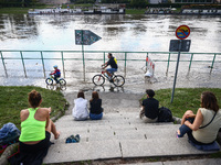 People watch a flood-wave peak after heavy rainfall  rised  the level of the Vistula River flooding a part of the boulvards in Krakow, Polan...