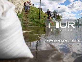 After heavy rainfall the level of the Vistula River has rised flooding a part of the boulvards in Krakow, Poland on September 15th, 2024. St...