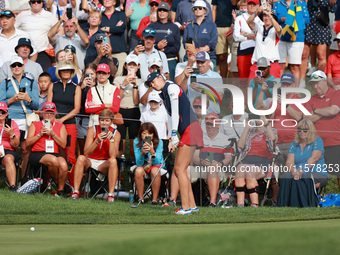 GAINESVILLE, VIRGINIA - SEPTEMBER 15: Nelly Korda of the United States follows her putt on the fourth green during single matches on Day Thr...