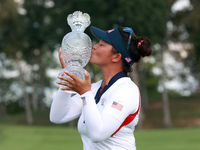 GAINESVILLE, VIRGINIA - SEPTEMBER 15: Megan Khang of the United States kisses the trophy on the 18th green at the conclusion of the Solheim...