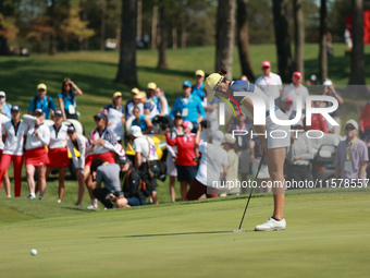 GAINESVILLE, VIRGINIA - SEPTEMBER 15: Albane Valenzuela of Team Europe reacts to her putt on the 18th green during single matches on Day Thr...