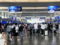 A large number of tourists prepare to travel at Chengdu East Railway Station on the first day of the Mid-Autumn Festival holiday in Chengdu,...