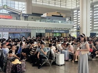 A large number of tourists prepare to travel at Chengdu East Railway Station on the first day of the Mid-Autumn Festival holiday in Chengdu,...