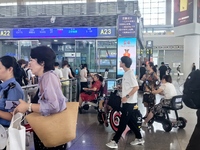 A large number of tourists prepare to travel at Chengdu East Railway Station on the first day of the Mid-Autumn Festival holiday in Chengdu,...