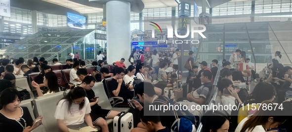 A large number of tourists prepare to travel at Chengdu East Railway Station on the first day of the Mid-Autumn Festival holiday in Chengdu,...