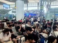 A large number of tourists prepare to travel at Chengdu East Railway Station on the first day of the Mid-Autumn Festival holiday in Chengdu,...