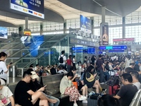 A large number of tourists prepare to travel at Chengdu East Railway Station on the first day of the Mid-Autumn Festival holiday in Chengdu,...