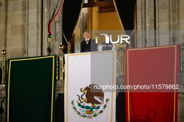 Mexico's President, Andres Manuel Lopez Obrador, accompanied by his wife Beatriz Gutierrez Muller, makes his last shout of independence to c...