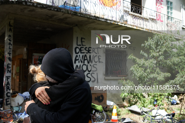 Alexandra hugs a 'zadiste'. After months of negotiations and pressures from NGE/Atosca, and two incendiary attacks, Alexandra, the tenant of...