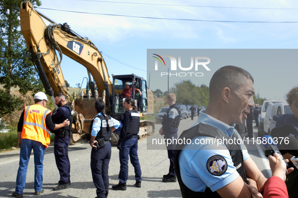 A gendarme gives a press conference as the workers wait to enter the 'Verger' ZAD. After months of negotiations and pressures from NGE/Atosc...