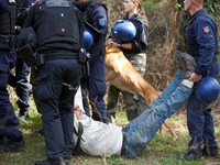 An opponent is removed by Gendarmes in the 'Verger'. After months of negotiations and pressures from NGE/Atosca, and two incendiary attacks,...